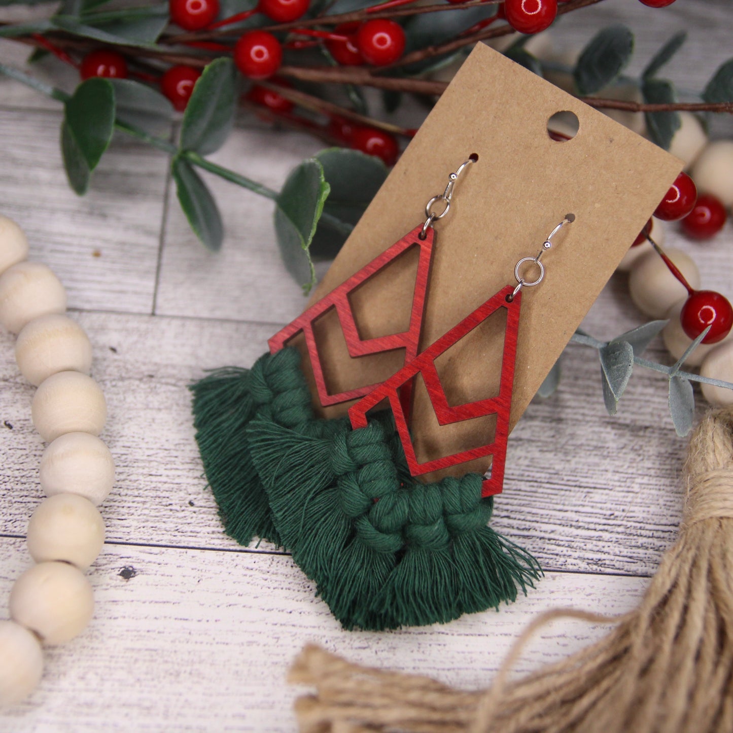 Macrame - Green and Red Wood Diamond 1