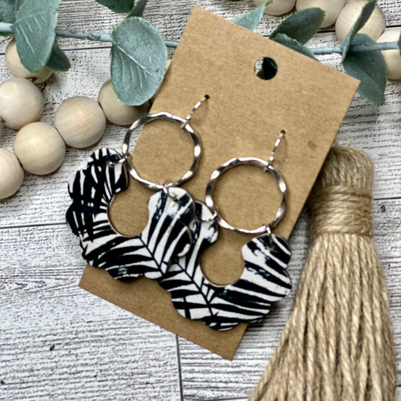 Black and White Palm Scallop Hoop