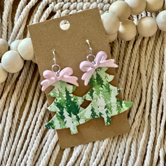 Green Winter Tree with Pink Bow