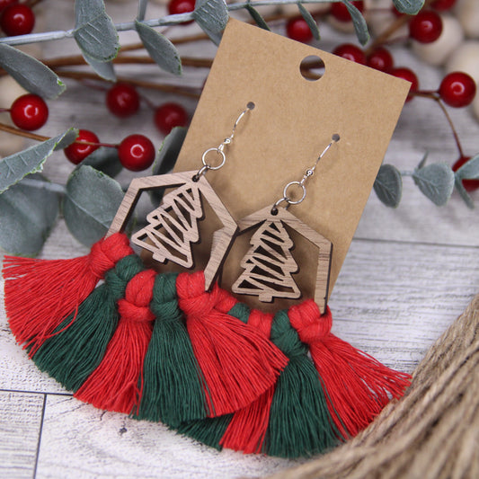 Macrame- Green and Red on Wood Christmas Tree