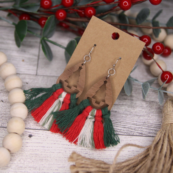 Macrame- Green, Red and White on Wood Christmas Tree